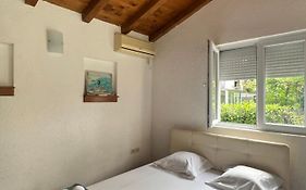 Ksenia Guesthouse Apartments And Studios